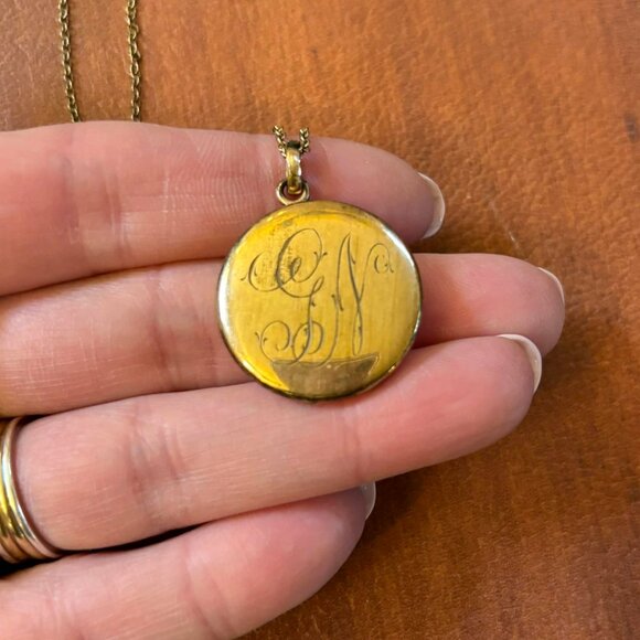 Vintage Bates and Bacon Gold Fill Locket Necklace Engraved Monogram GN Initials - Picture 4 of 10